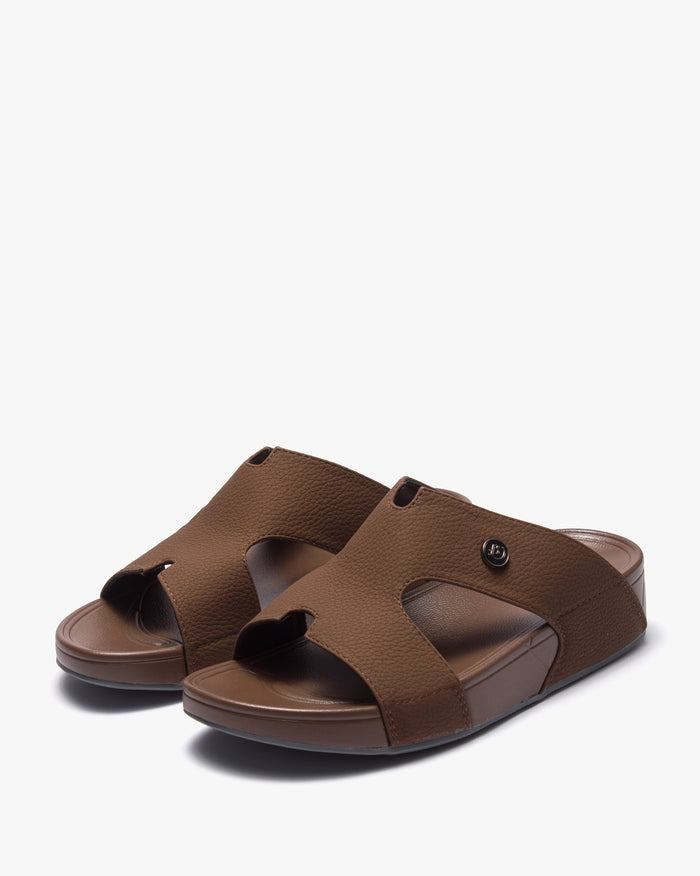 نعال رجالي بتصميم عصري (بني)