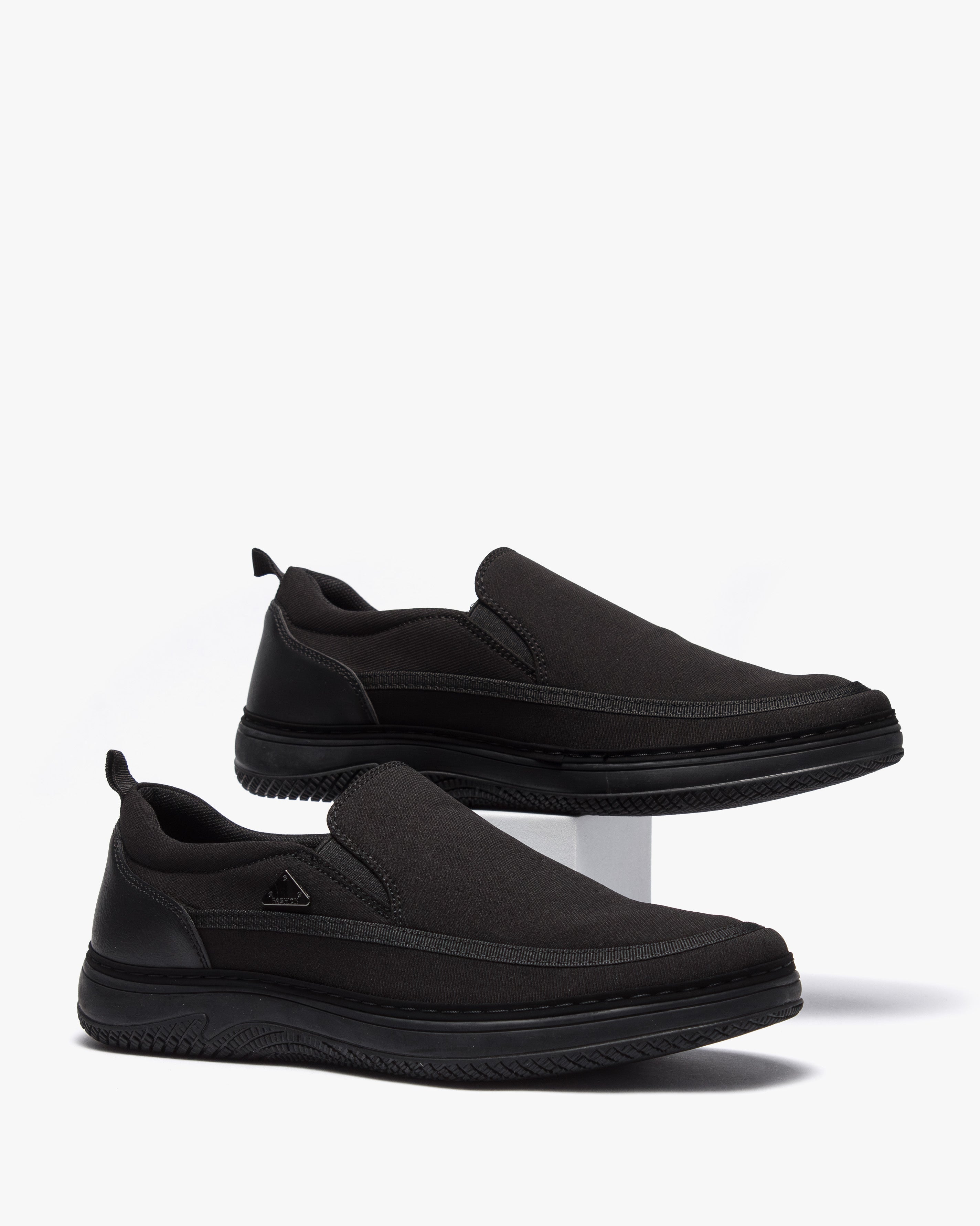 حذاء كاجوال رجالي سليب أون (أسود)