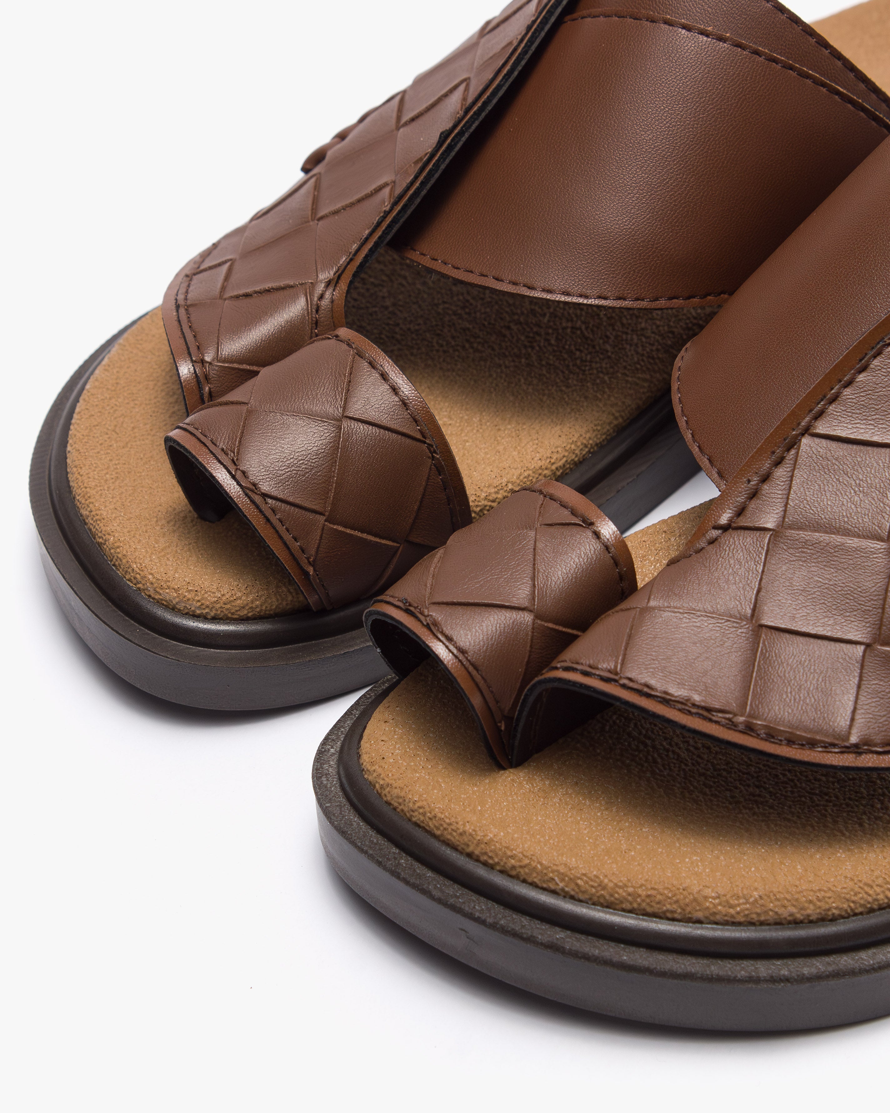 نعال شرقي عصري نقشة مجدولة (بني)