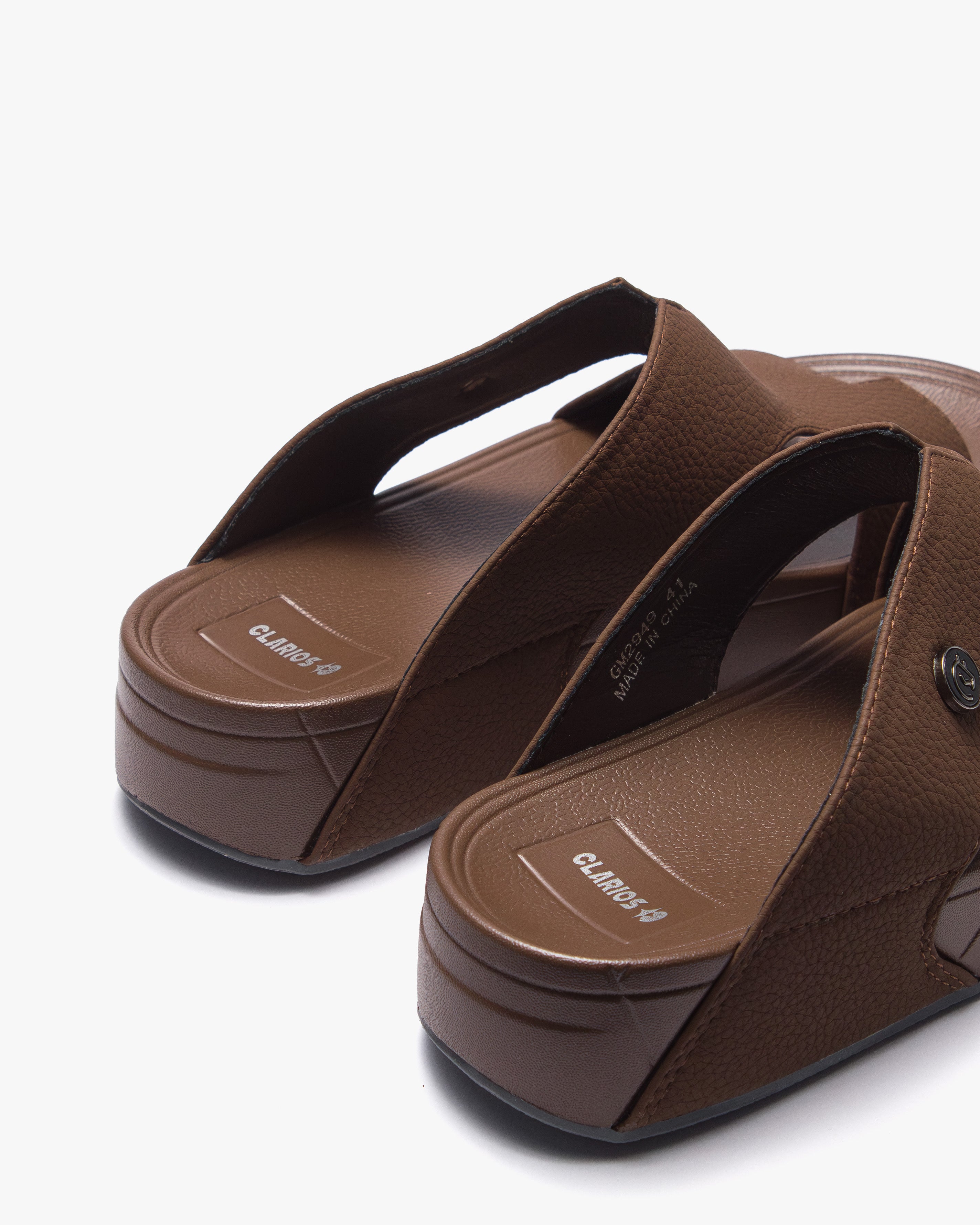 نعال رجالي بتصميم عصري (بني)