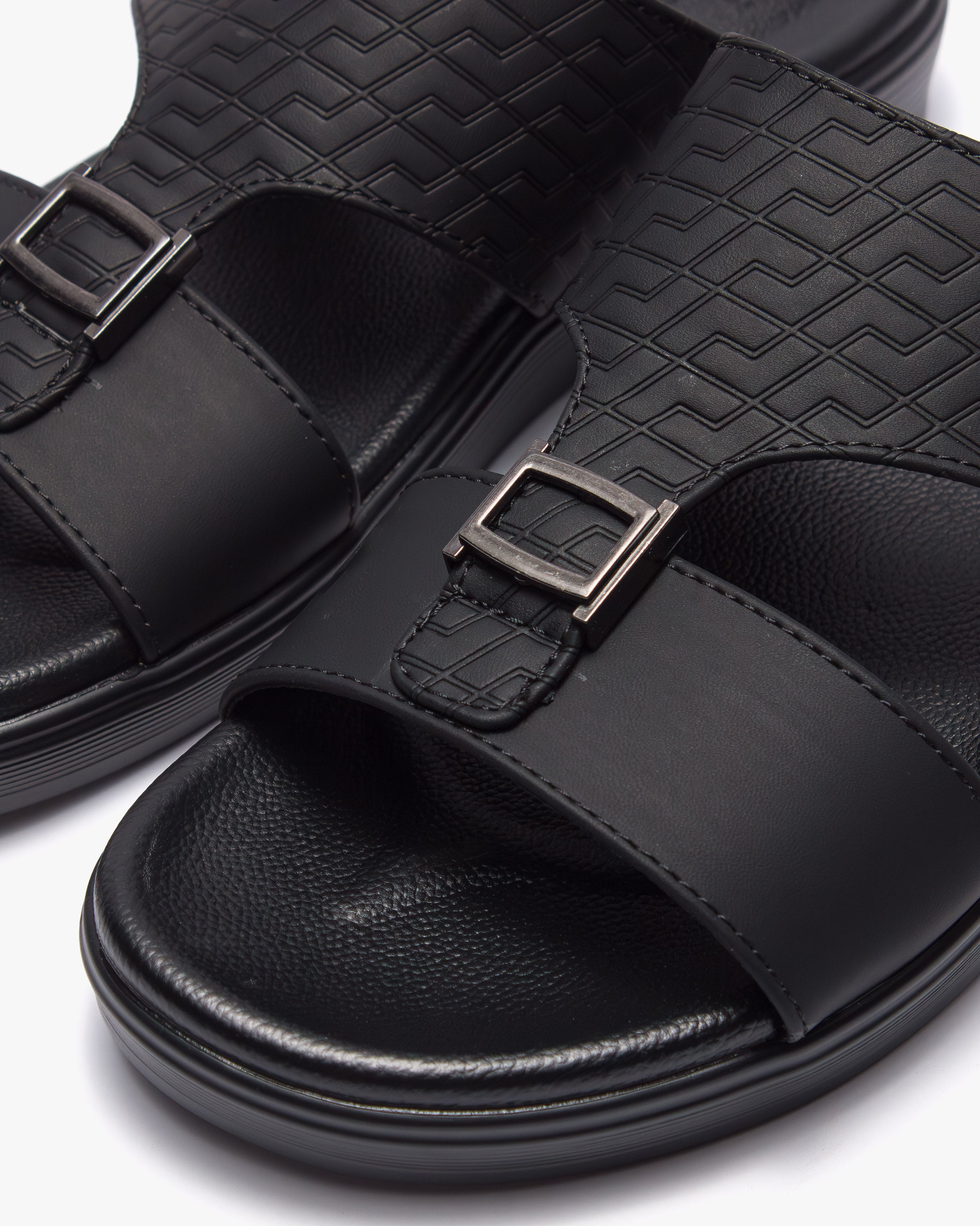 نعال خليجي طبي بنقشة هندسية (أسود)