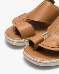 حذاء شرقي طبي خياطة يدوية (جملي&بيج)