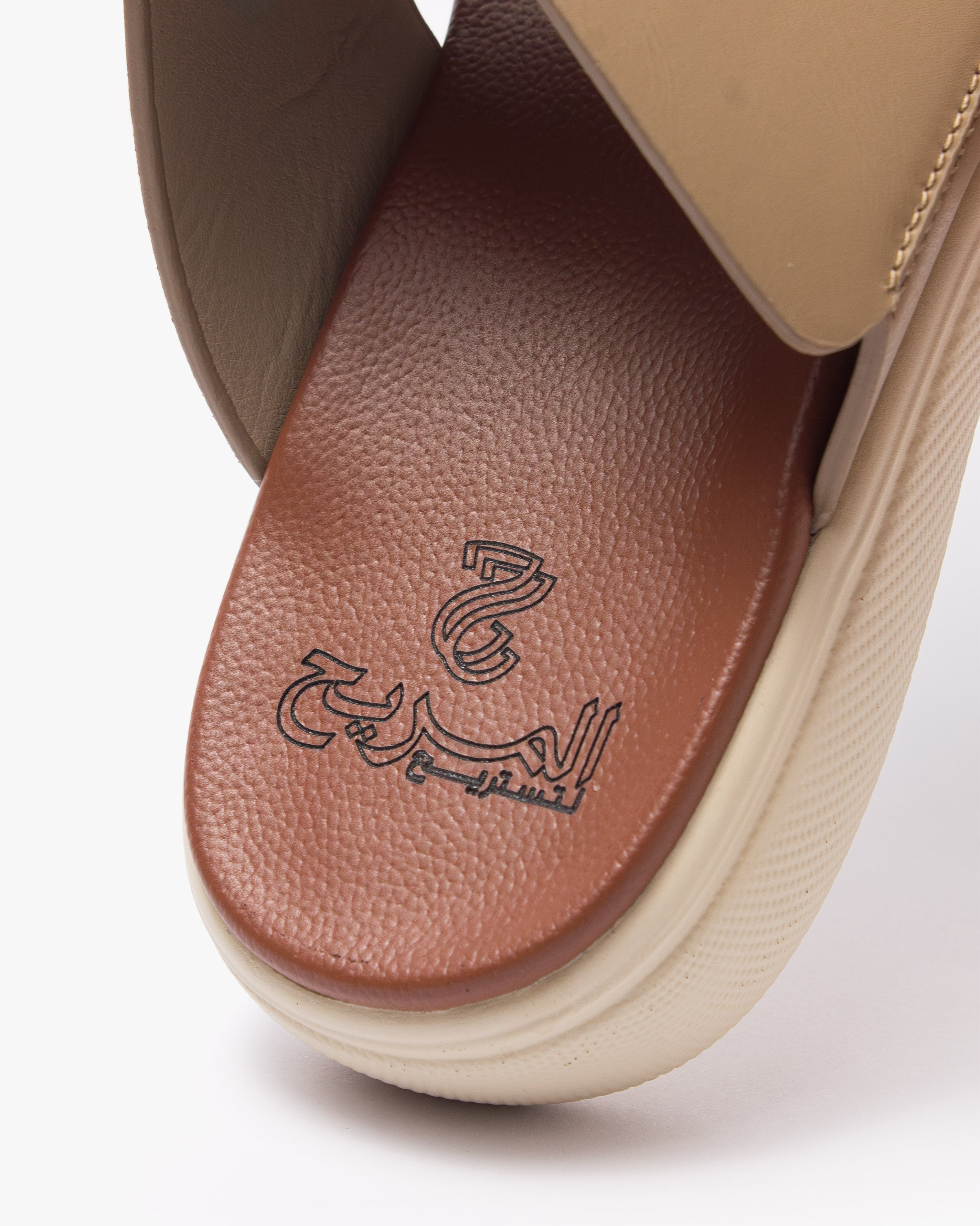 حذاء شرقي رجالي عصري (بيج)
