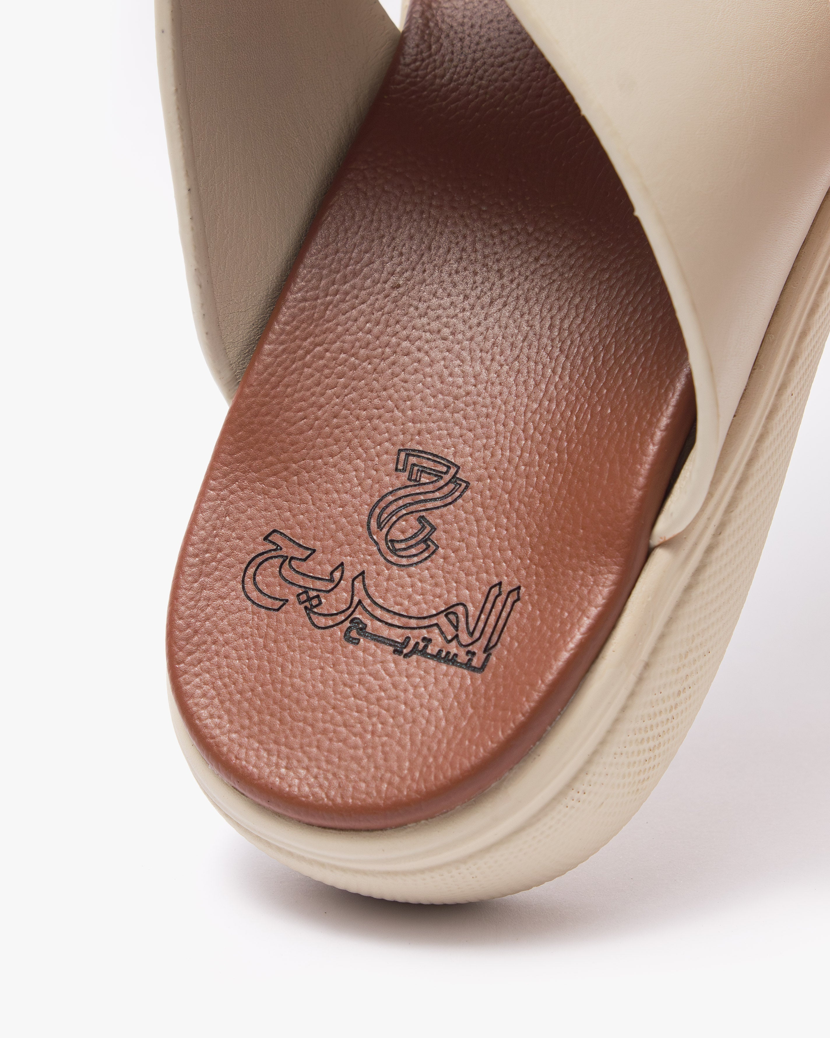 نعال رجالي عصري (اوف وايت)