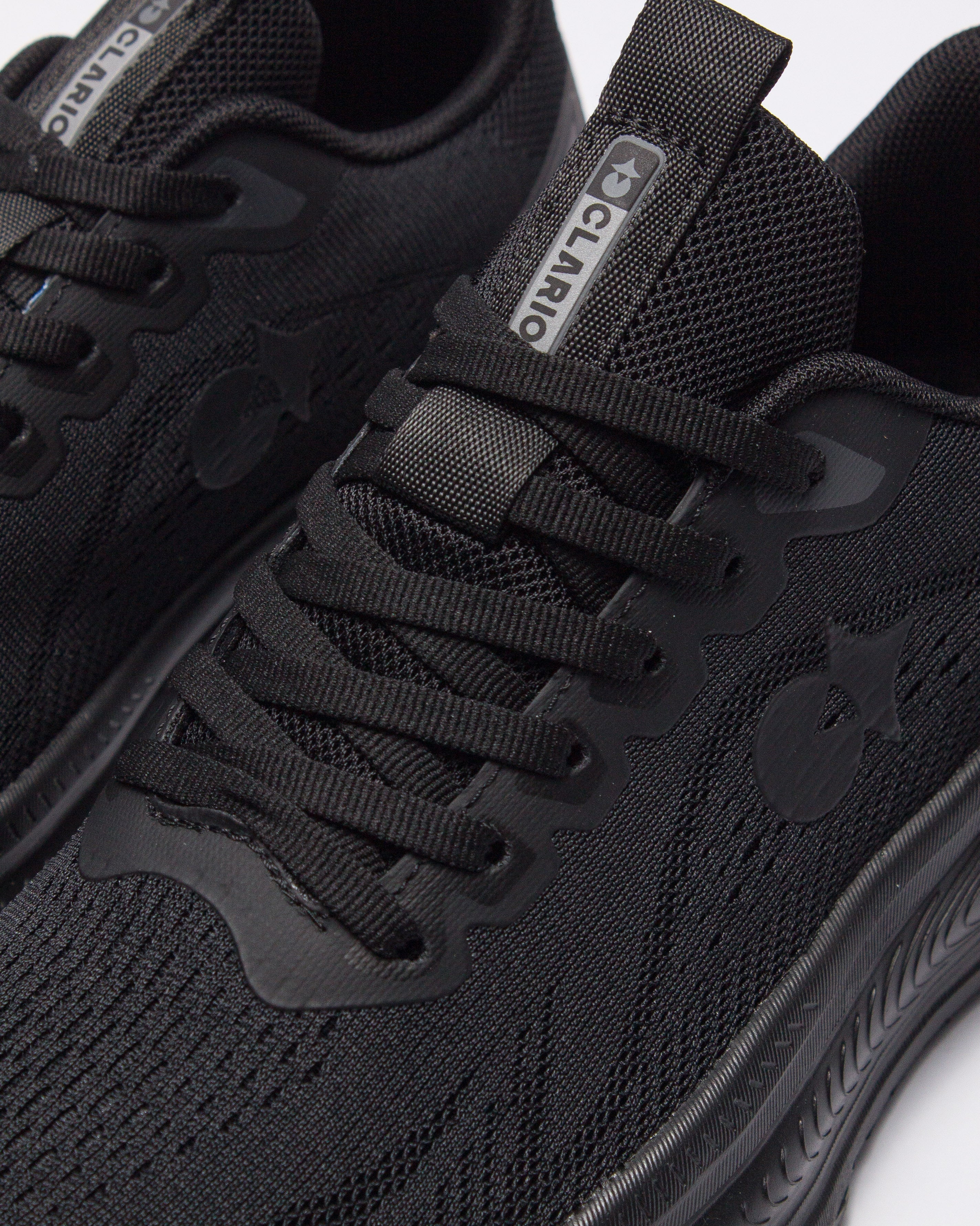 حذاء الأداء الرياضي المتكامل (أسود)