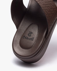 نعال خليجي طبي بنقشة هندسية (بني)