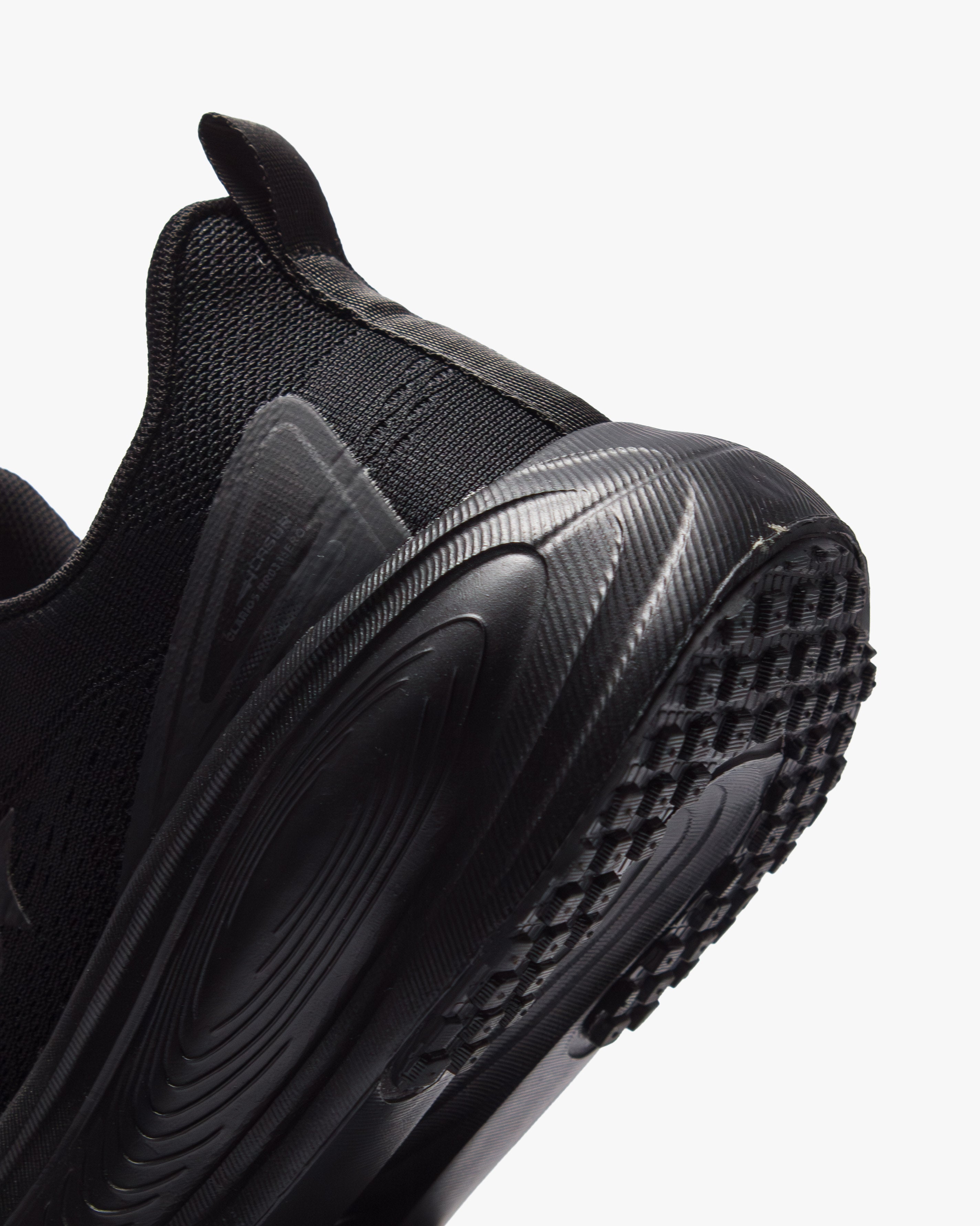 حذاء الأداء الرياضي المتكامل (أسود)