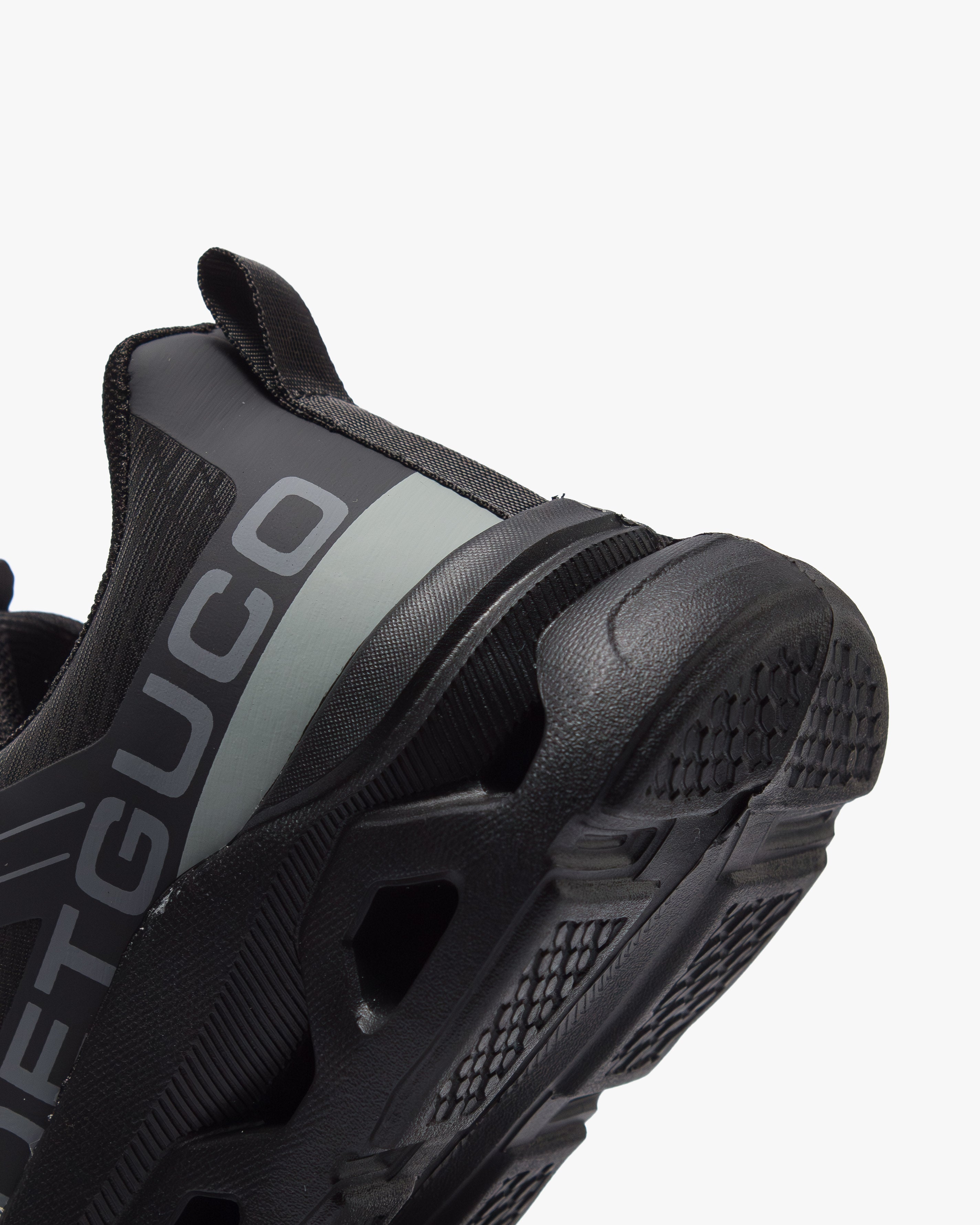 حذاء رياضي بخفة استثنائية (أسود)