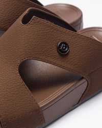 نعال رجالي بتصميم عصري (بني)