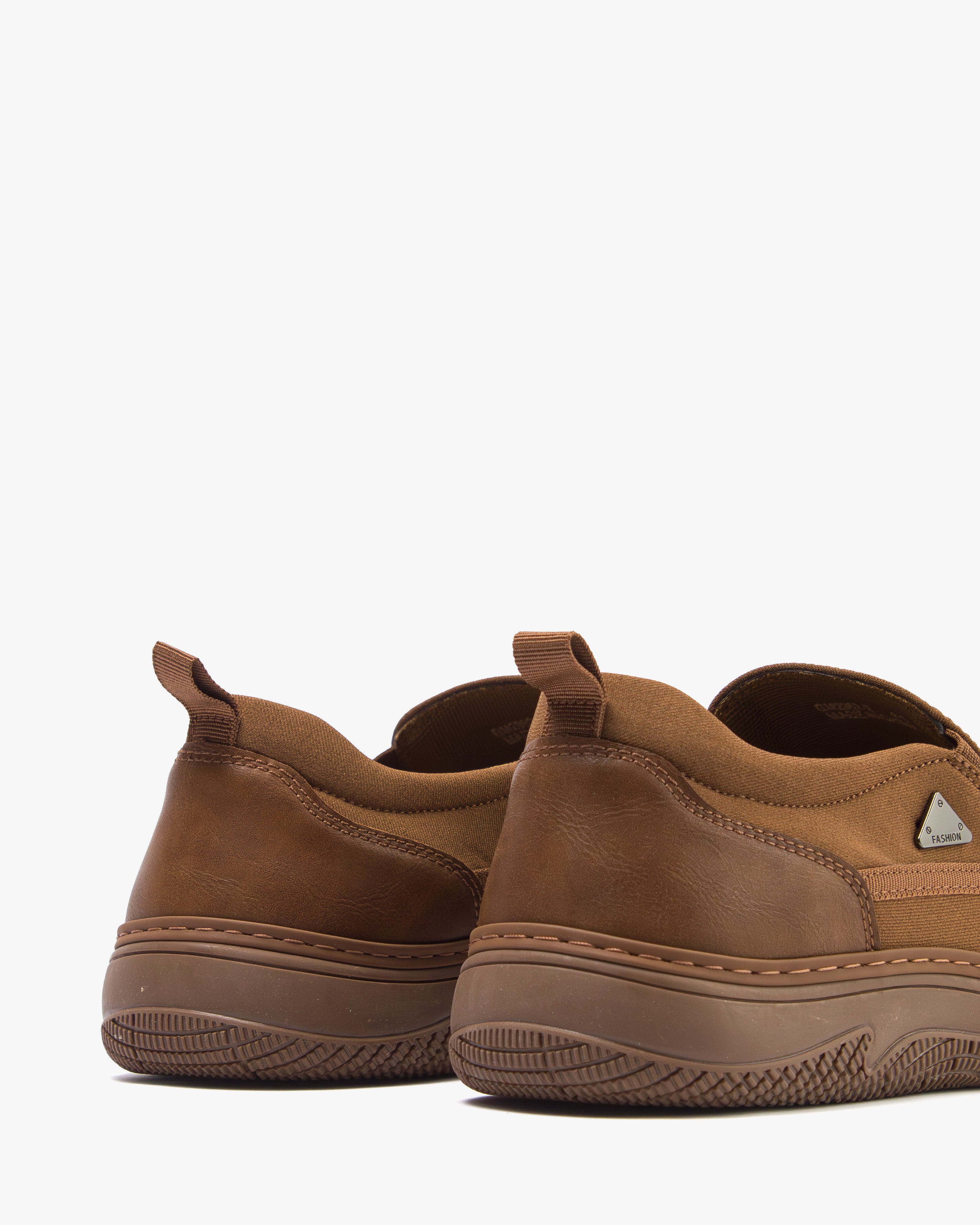 حذاء كاجوال رجالي سليب أون (بني)