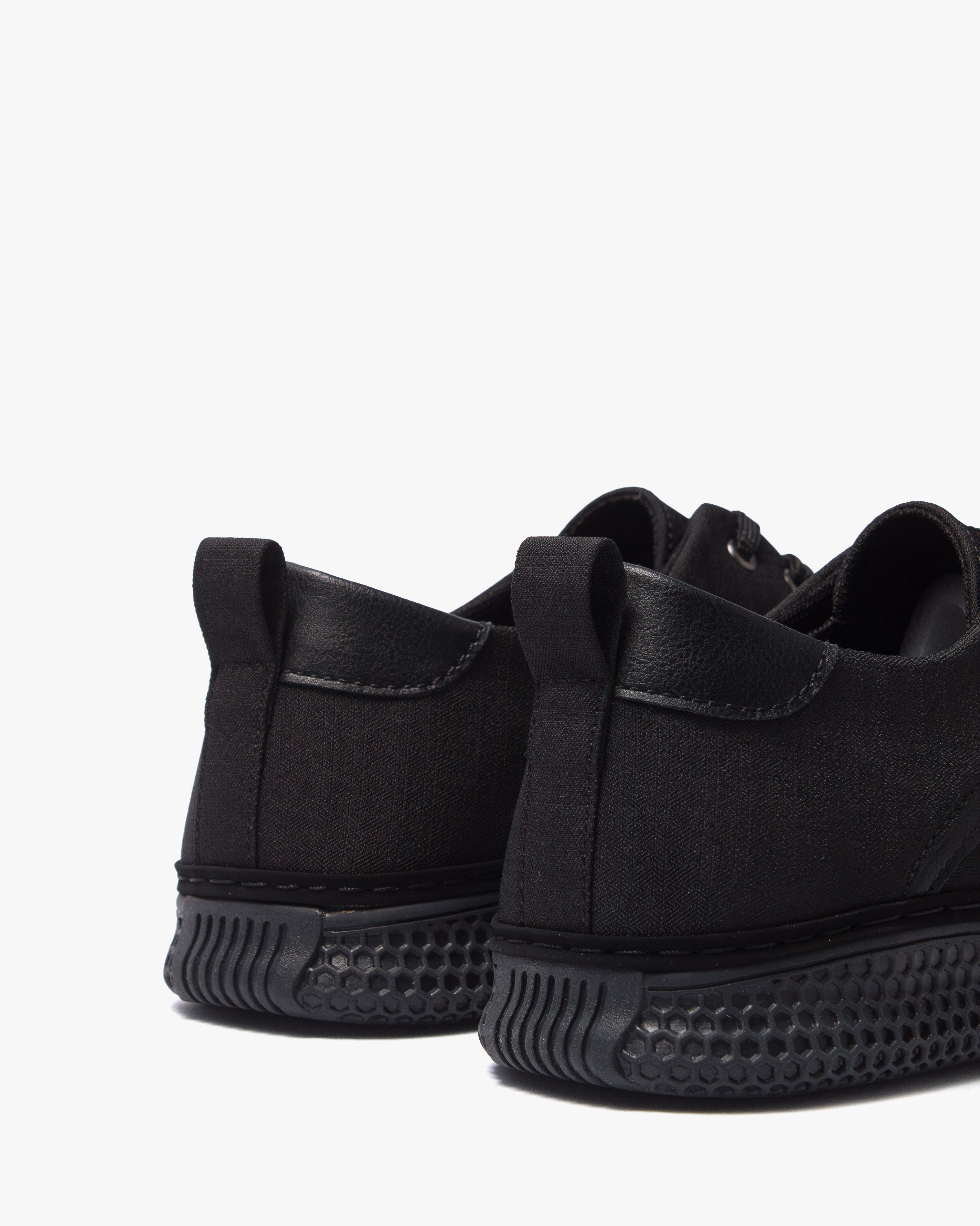 حذاء كاجوال رجالي بربطة (أسود)