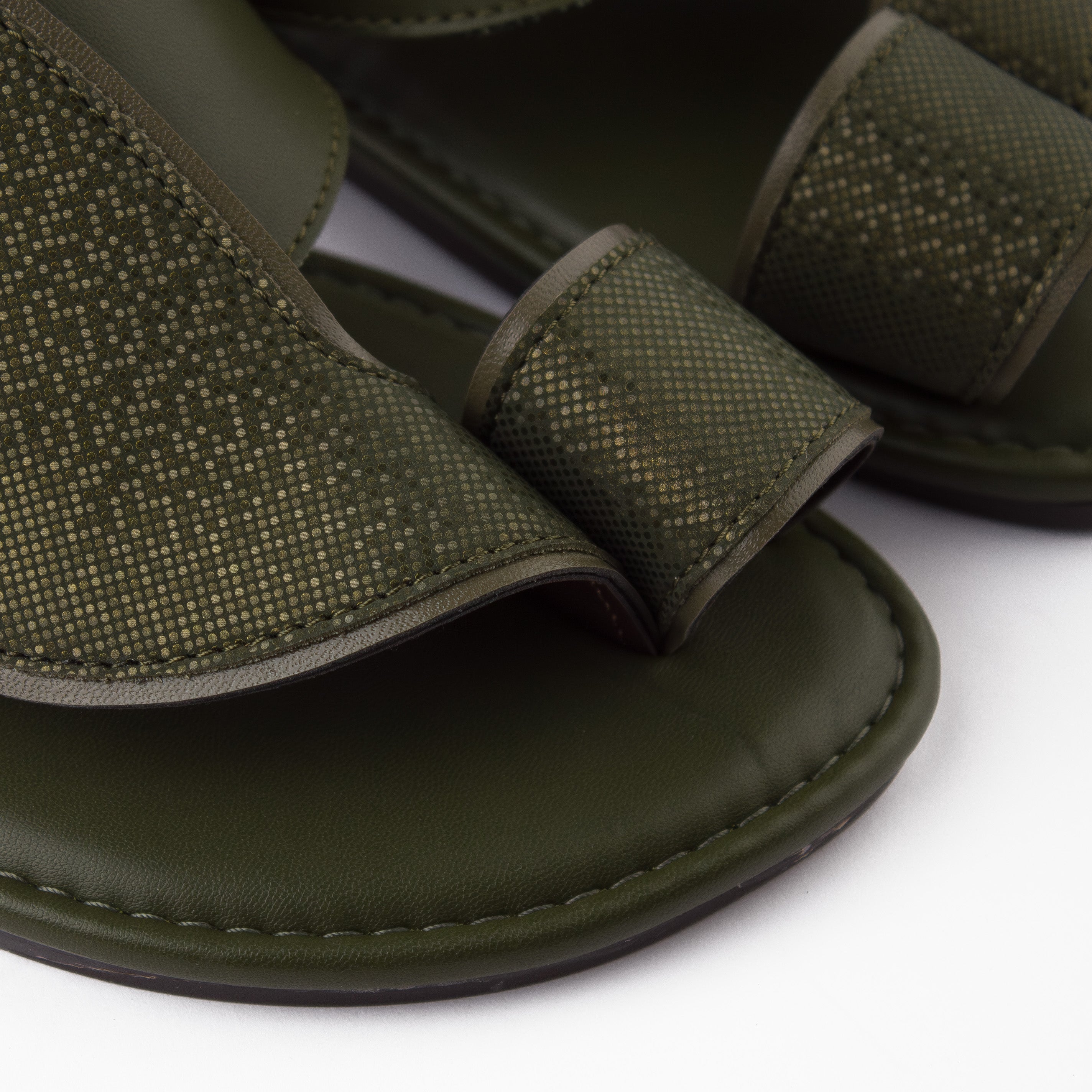 حذاء شرقي تركي منقط نجوم (زيتي)