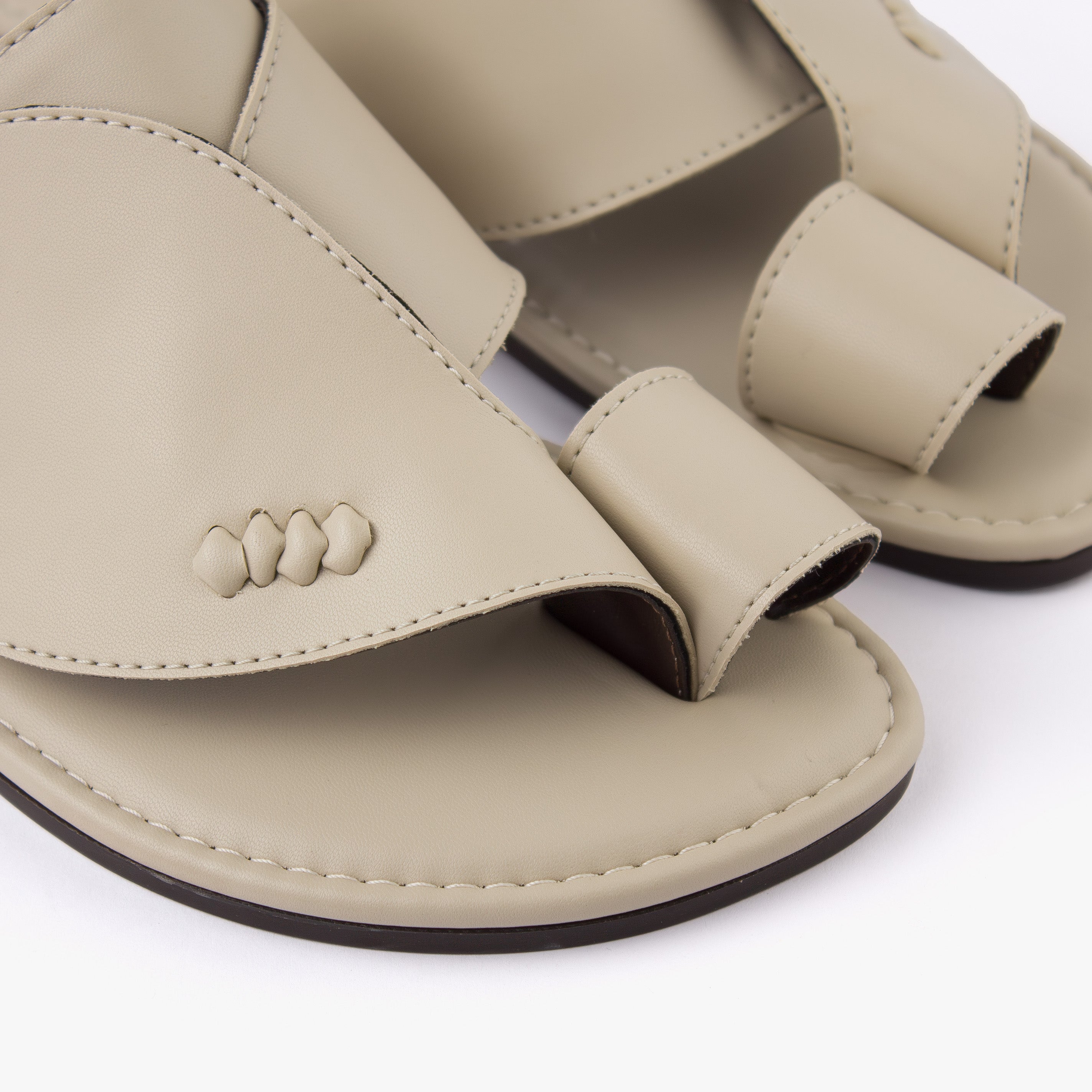 حذاء شرقي تركي راقي (اوف وايت)