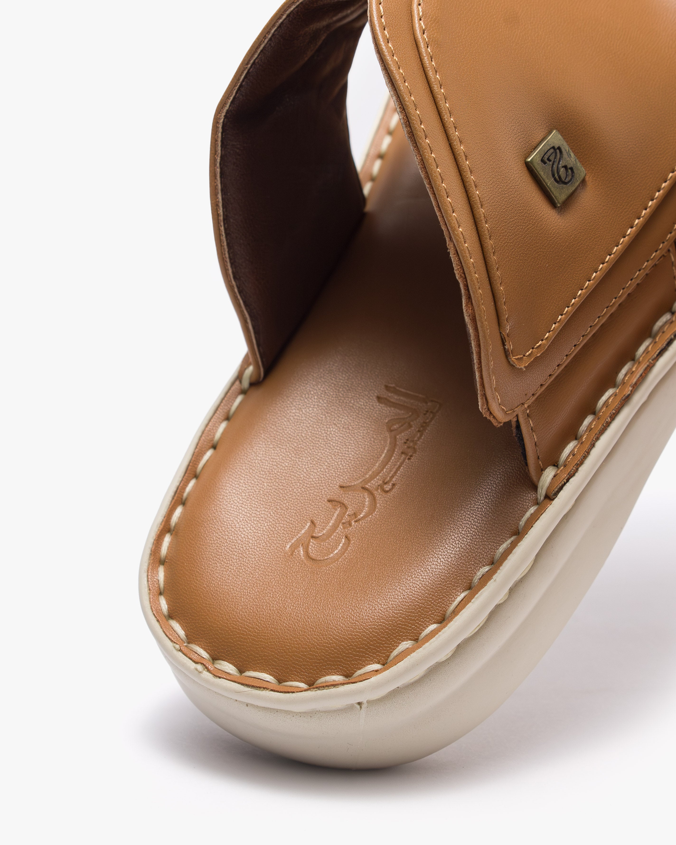 حذاء شرقي طبي خياطة يدوية (جملي&بيج)