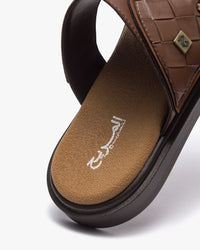 نعال شرقي عصري نقشة مجدولة (بني)