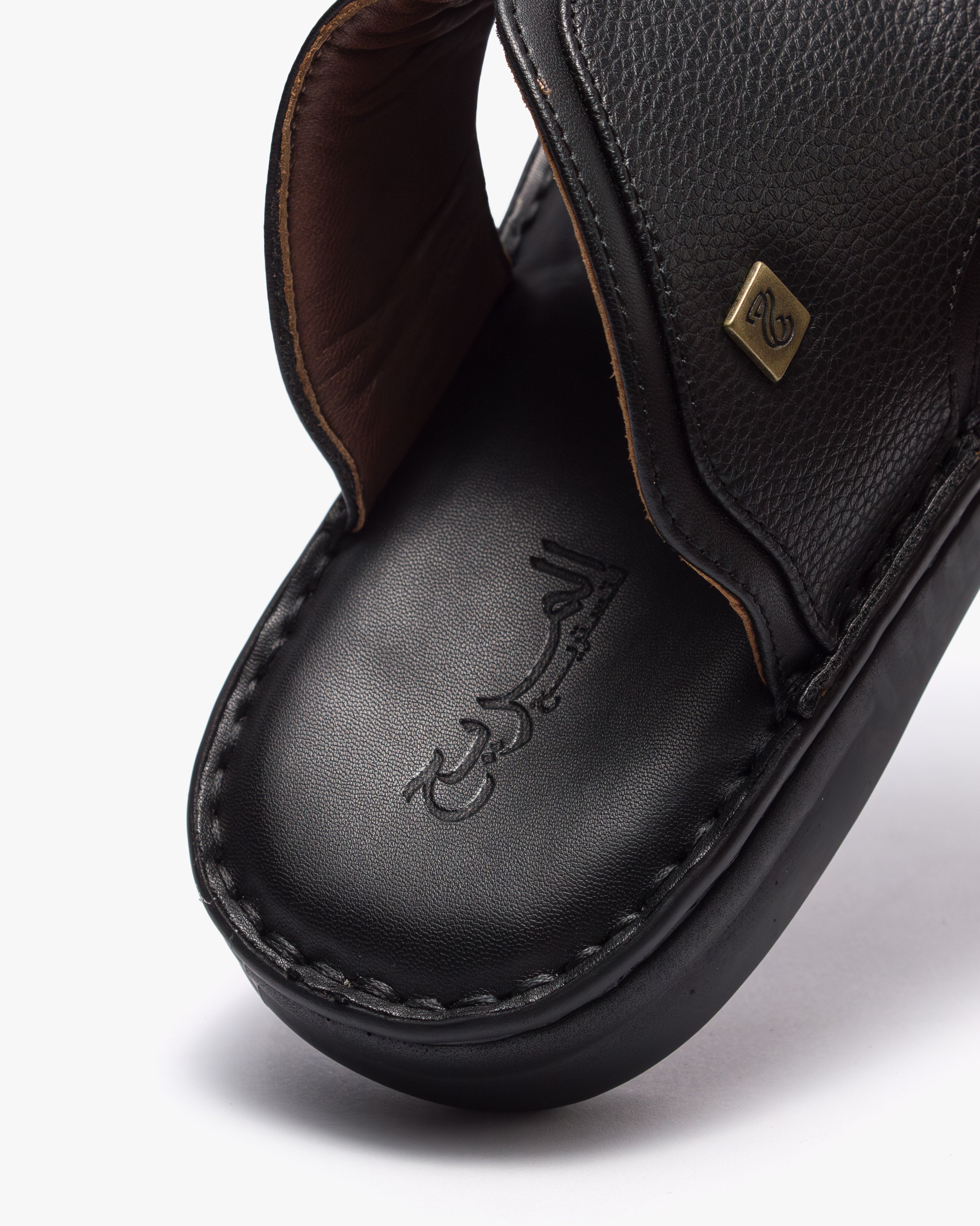 حذاء شرقي طبي خياطة يدوية (أسود)