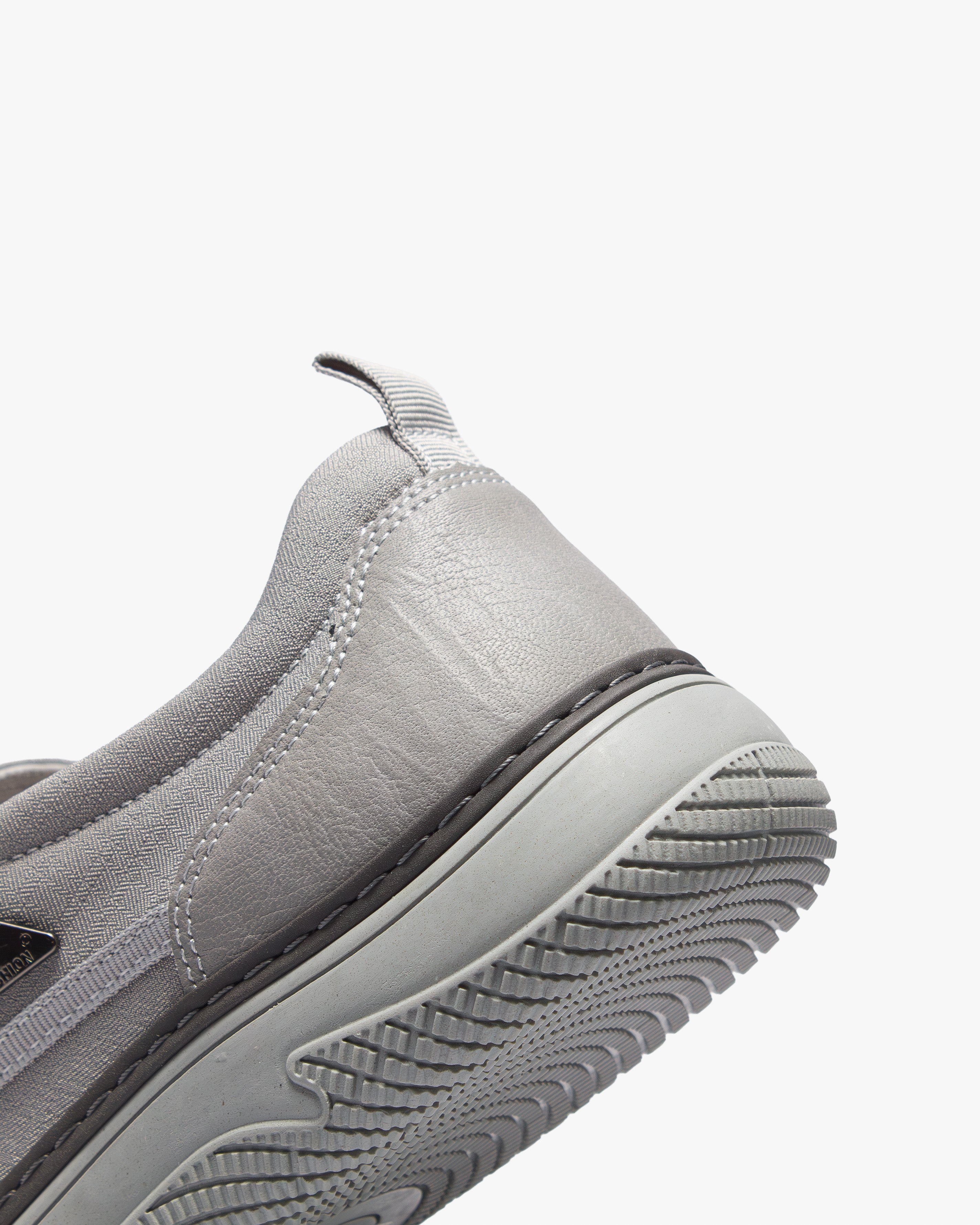 حذاء كاجوال رجالي سليب أون (رصاصي)