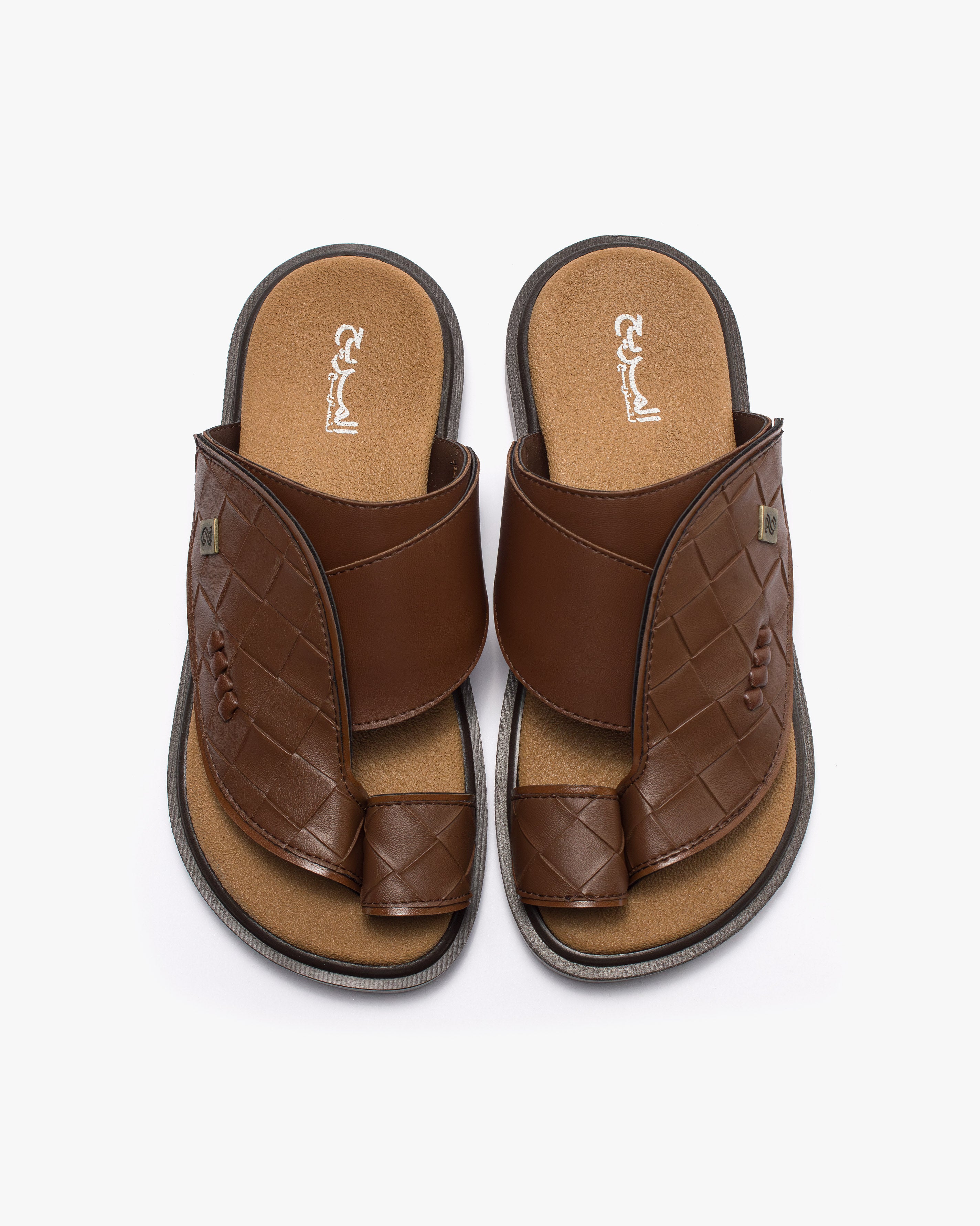 نعال شرقي عصري نقشة مجدولة (بني)